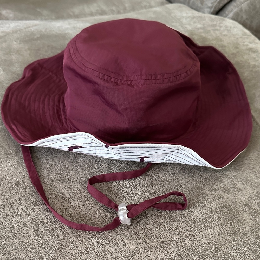 Oiselle Reversible Burgundy Bucket Hat